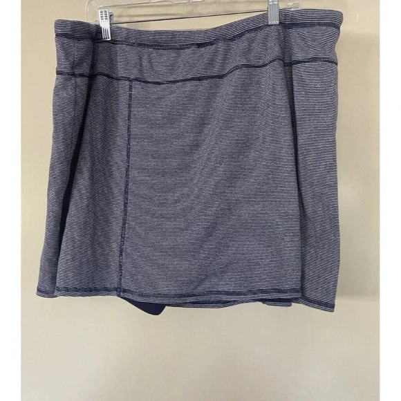 Avenue Skort Plus Size 18/20 or 1X Navy Blue & White Striped Stretch N104 - Picture 3 of 6